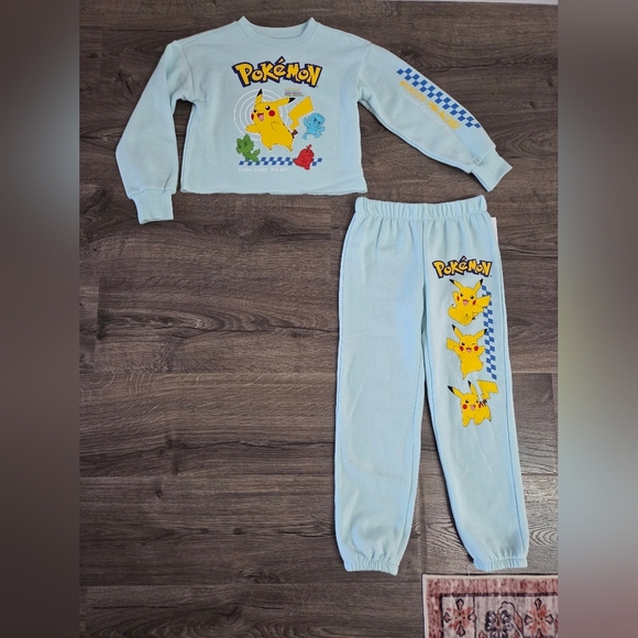 Girls Pokemon Outfit Size 4/5 NWT - Picture 1 of 3